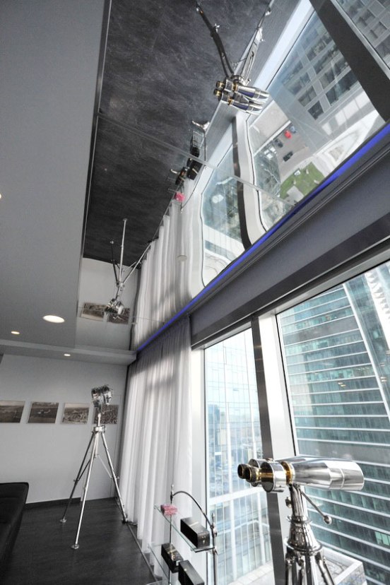 Дизайн интерьера квартиры в стиле хай-тек. Зеркальный потолок